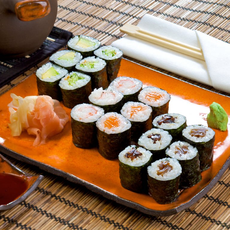 Sushi (Japanische Reisröllchen)