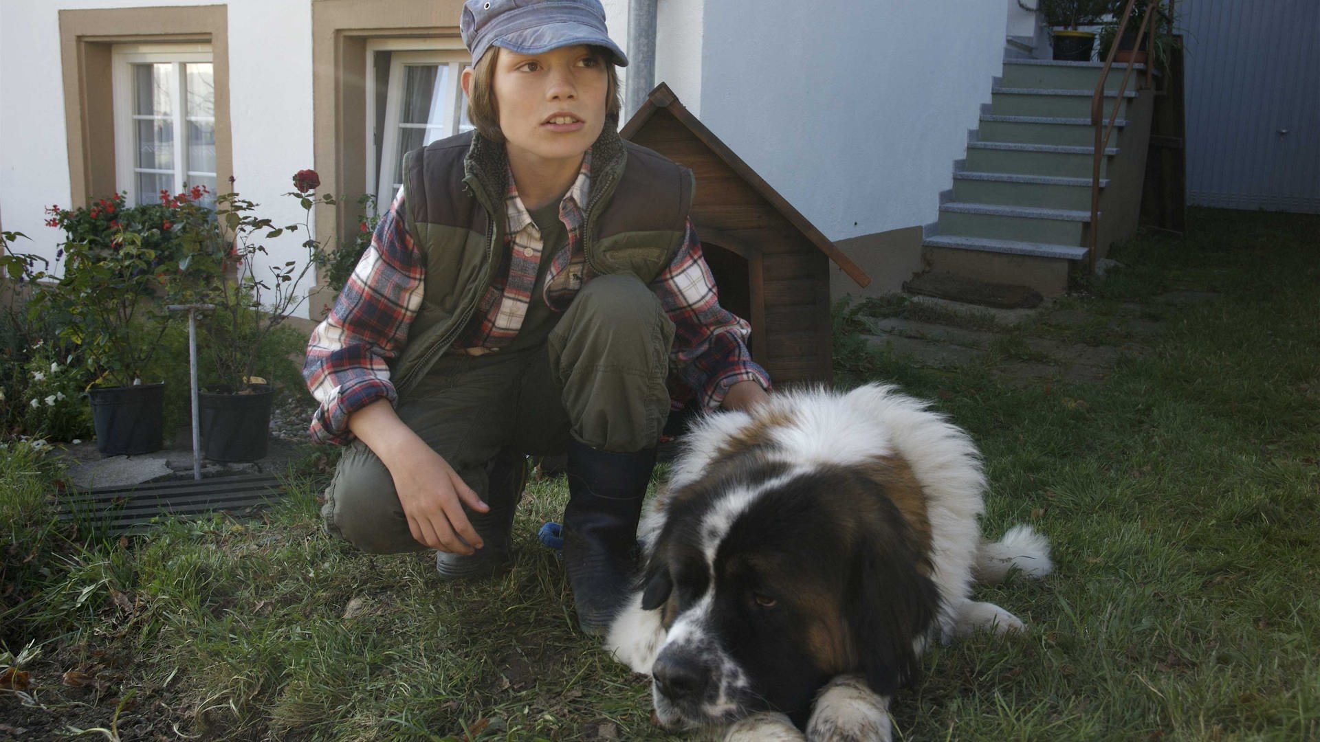 Jonas Grieshaber mit Hund Oskar (Folge 1: Hundeherz)