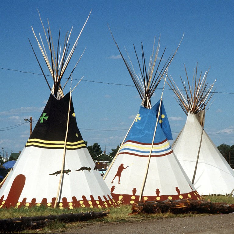 Tipis der Prärie-Indianer (Foto: dpa Bildfunk, Picture Alliance)