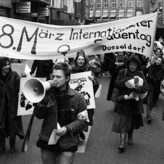 Demonstration am internationalen Frauentag (Foto: picture-alliance / Reportdienste, Klaus Rose)