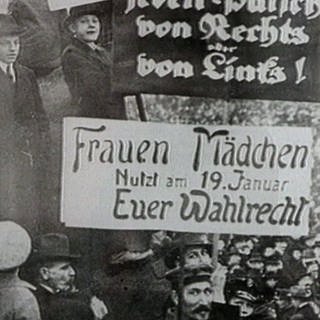 Demonstrationsplakat zum Frauenwahlrecht (Foto: SWR, Landesschau RP)